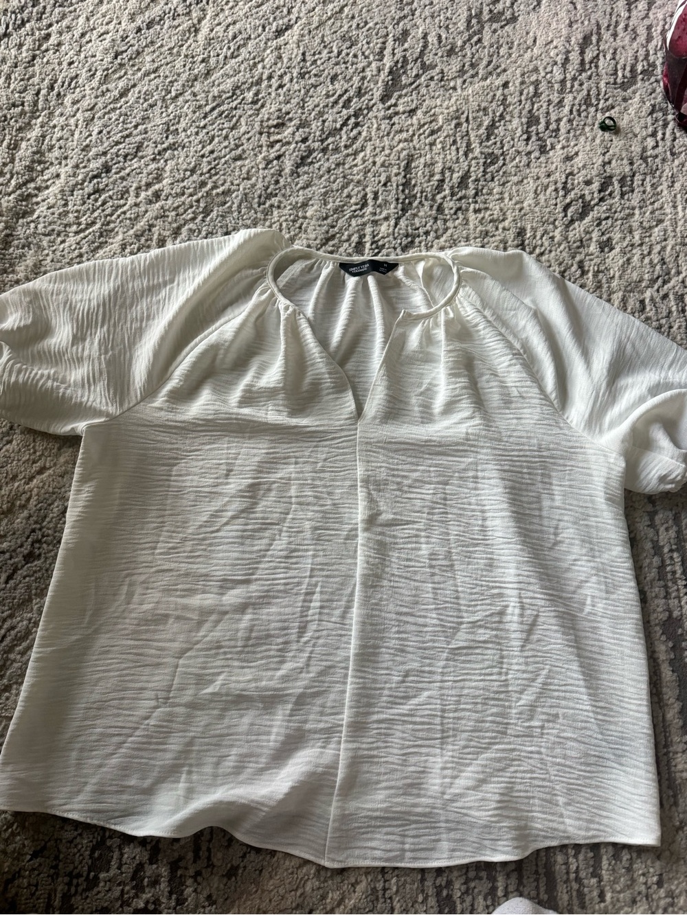 Simply Vera Vera Wang Cream Textured Keyhole Blouse